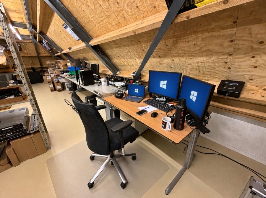 De werkplek waar we systemen inrichten en testen